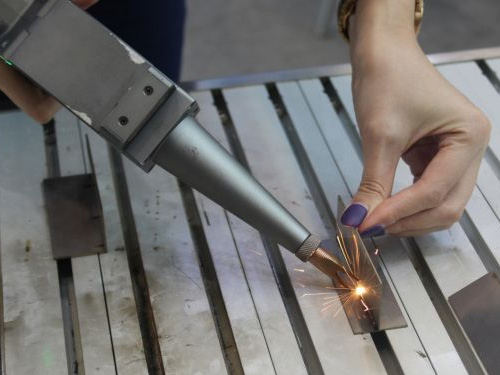 铝合金型材金属激光焊接机的难题和防范措施